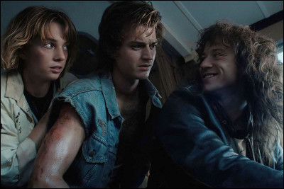 Qui trouve le portail caché dans le lac, lors de la saison 4 ?