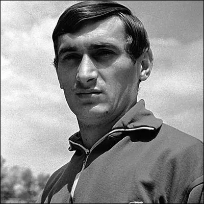 De quel sport collectif, dont la Hongrie est triple championne olympique, le premier match a-t-il été joué le 26 décembre 1860 ?