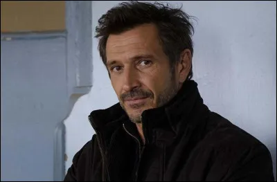 Quel est le grade de Pascal Roche, l'adjoint du commissaire Cassandre, incarné par Alexandre Varga ?