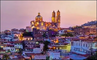 Mexico est l'une des villes les plus peuplées au monde. D'après les sources de 2022, de combien d'habitants recense la capitale mexicaine ?