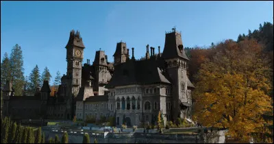 Comment sappelle lécole de sorcellerie ?