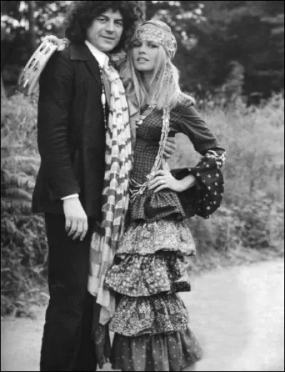 Quel est le nom de ce grand couturier et homme de théâtre français, ayant habillé notamment Brigitte Bardot ?