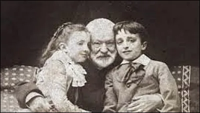 Son aîné, Léopold, meurt quelques mois après sa naissance, mais avec lequel de ses enfants est-il le plus lié ?