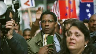 Quel acteur donne la réplique à Meryl Streep dans le film "Un crime dans la tête" en 2004 ?