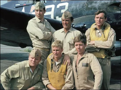 Dans quelle série Pappy Boyington est-il pilote de chasse  ?