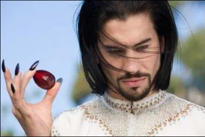 Qui est Vashan et que tient-il dans la main ?