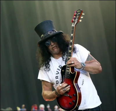 Quel est le nom de ce guitariste ?