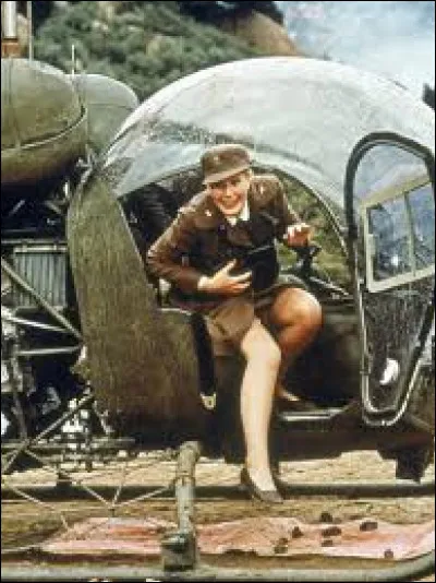 Il s'agit de penser poliment à cette infirmière-chef si pète-sec et froide, qui était en fait si... chaude selon le Major...