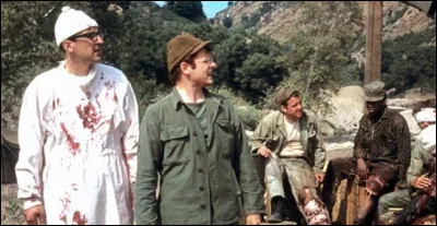 Quel est le titre de ce film, comédie satirique, réalisée par Robert Altman en 1970, dont l'action se déroule dans un hôpital de campagne ?