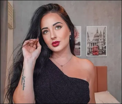 À oui, j'allais oublier ! Notre chère écrivaine a eu trois enfants. Comment se nommait la première ?