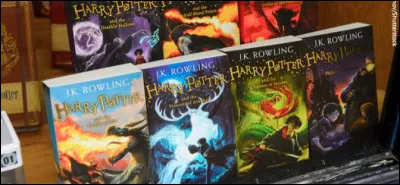 On arrive à la dernière question ! Quelle a été la première maison d'édition à publier Harry Potter ?