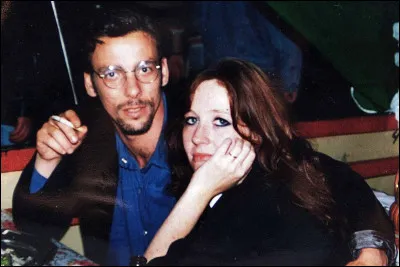 Mais Jorge est devenu violEnt, et Joanne l'a quitté. En quelle année exactement ?