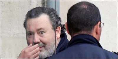 En 1997, dans le département de la Sarthe, de quelle infrastructure l'escroc Philippe Berre promet-il de reprendre le chantier, ce qui a inspiré un film ?