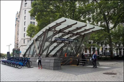''Bowling Green est une station'' de la ville de de New York, ville qui est située dans que État ?