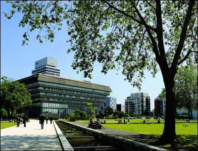 Quelle est la préfecture du Val-d'Oise ?