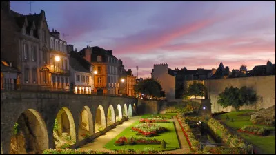 Quelle est la préfecture du Morbihan ?