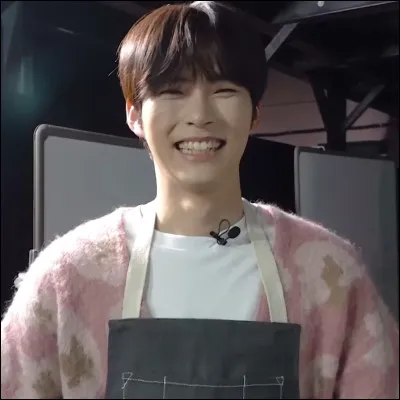 De quelle agence est-il un ancien stagiaire ?