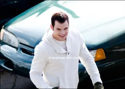 Quel ge a Emmett (physiquement) ?