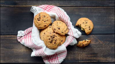 Mise en situation : pour fêter la guérison d'un membre de ta famille, ta mère décide de préparer des cookies. En cachette, tu en prends juste quelques-uns et ton petit frère hurle en rapportant ce que tu viens de faire. Que fais-tu ?