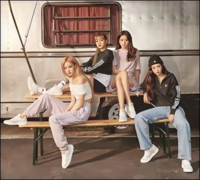 Quelle est la première chanson quelles ont interprétée en japonais ?