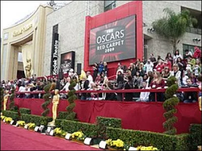En quelle ann&eacute;e ont &eacute;t&eacute; d&eacute;cern&eacute;s les premiers Oscars du cin&eacute;ma &agrave; Los Angeles ?