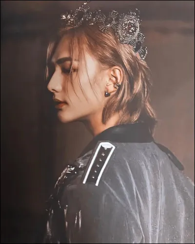 Tu préfères les vêtements...