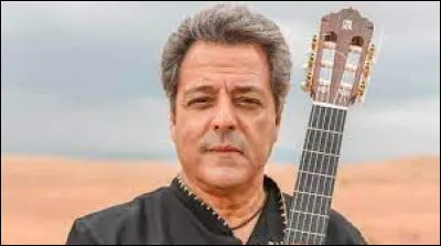 Qui est ce chanteur et musicien, co-fondateur des Gipsy Kings, groupe de flamenco, issu de deux familles d'origine catalane et gitane ?