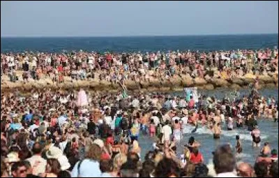 Dans quelle ville française les Gitans font-ils un pèlerinage chaque année ?