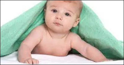 De quelle matière est faite la cuiller d'un enfant né dans une famille riche et qui n'aura aucun souci financier à se faire pour son avenir ?