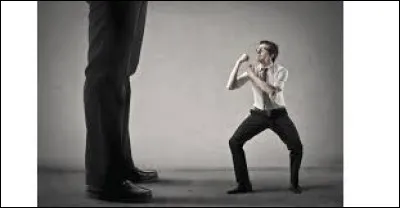 Que met-on sous la gorge de quelqu'un pour exercer sur lui une pression impitoyable ?