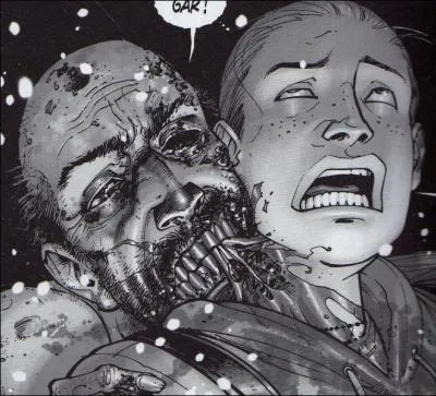 Quel est le seul personnage qui ne se fait pas mordre lors de l'attaque au feu de camp ?