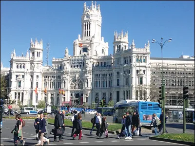 Combien la ville de Madrid compte-t-elle d'habitants ?