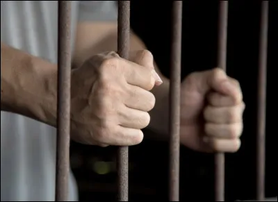 Vous êtes accusé, à tort, dun meurtre. Et vous avez été jeté en prison.
Quelle est votre réaction ?