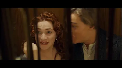 Quel geste Rose fait-elle à Lovejoy dans l'ascenseur avec Jack quand ils essayent de lui échapper ?