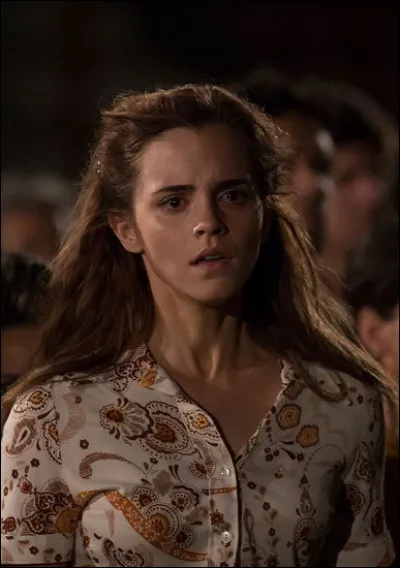 Dans le film "Colonia" quel rôle incarne Emma Watson ?