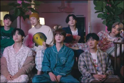 On revient sur BTS : 
"Yeah, life goes on
Like an arrow in the ________".