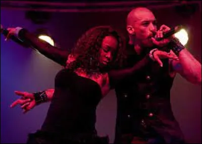 Cette chanson fut classée à la 1ère place.
Quel groupe électro a chanté "Rhythm Is a Dancer" ?