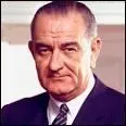 Lyndon Baines Johnson devint prsident des Etats-Unis suite  l'assassinat de J. F. Kennedy, puis fut prsident lu de 1964  1969.
