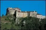 Le fort de Joux, dans le dpartement du Jura, prs de Dle, surplombe la ville et la dfendait contre ses ennemis.