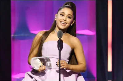 Le 10 novembre ... elle est élue "Artiste féminine de l'année" aux Energies Music Awards 20th Edition.