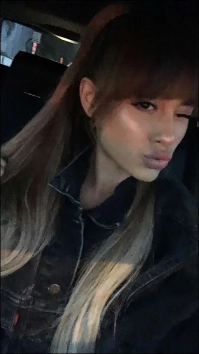 À l'âge de ... elle a co-fondé un groupe de musique qui chantera dans de nombreuses associations.