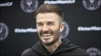 David Beckham : Il est un célèbre footballeur, né un 2 mai, plus précisément en 1975. 
Un petit calcul : Quel âge a-t-il maintenant, en 2023 ?