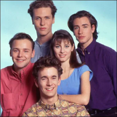 Quel &eacute;tait le pr&eacute;nom de l'h&eacute;ro&iuml;ne dans la s&eacute;rie t&eacute;l&eacute;vis&eacute;e "Le Miel et les Abeilles" ?