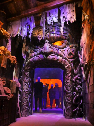 Si tu es fan du Puy du Fou, tu dois savoir de quel spectacle cette image provient.