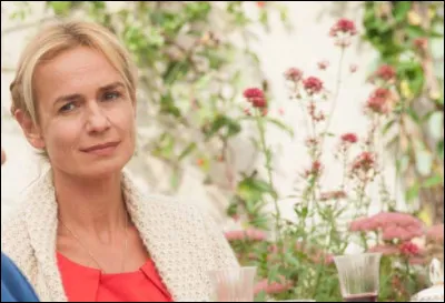 Dans quel film Sandrine Bonnaire est-elle la fille d'une femme qui veut mourir ?