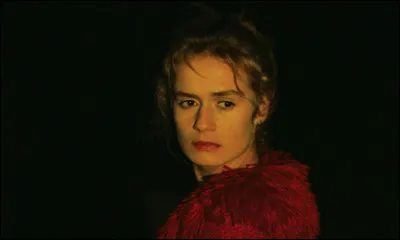 Dans quel film Sandrine Bonnaire est-elle une femme qui se retrouve prise dans un conflit entre deux frères ?
