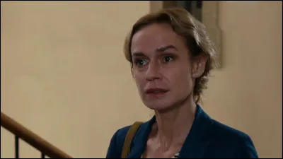 Dans quel film Sandrine Bonnaire est-elle une employée qui se rend au Maroc, là où son entreprise est délocalisée ?