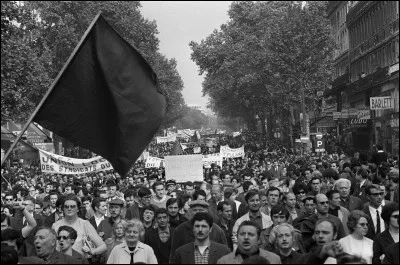 Quel était l'un des slogans de mai 68 ?