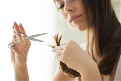 Le fait de couper les cheveux les aide à mieux pousser.