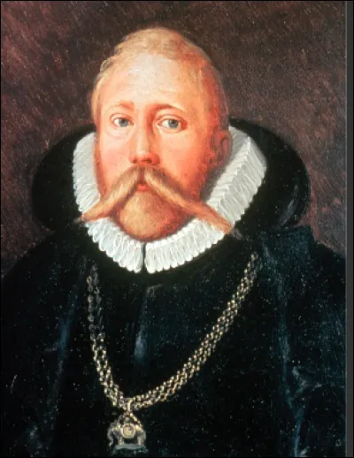 Il fait construire un observatoire astronomique sur l'île de Hveen dans le Sund. C'est là qu'on y observe le plus précisement les astres après l'invention de la lunette astronomique.
Qui est-il ?